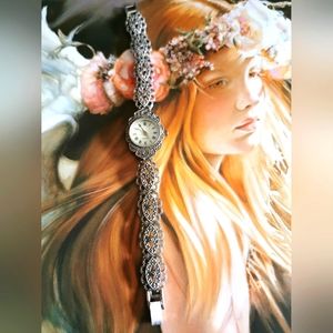 Stunning Art deco design.